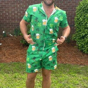 Men's Green St. Patrick's Day Shamrock & Beer Print Shirt